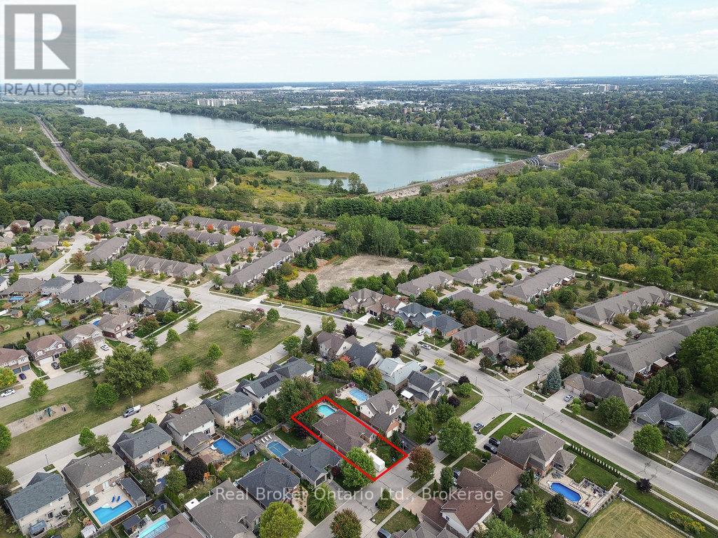 504 Crestwood Court, Woodstock (Woodstock - North), Ontario  N4T 1V3 - Photo 3 - X12786296