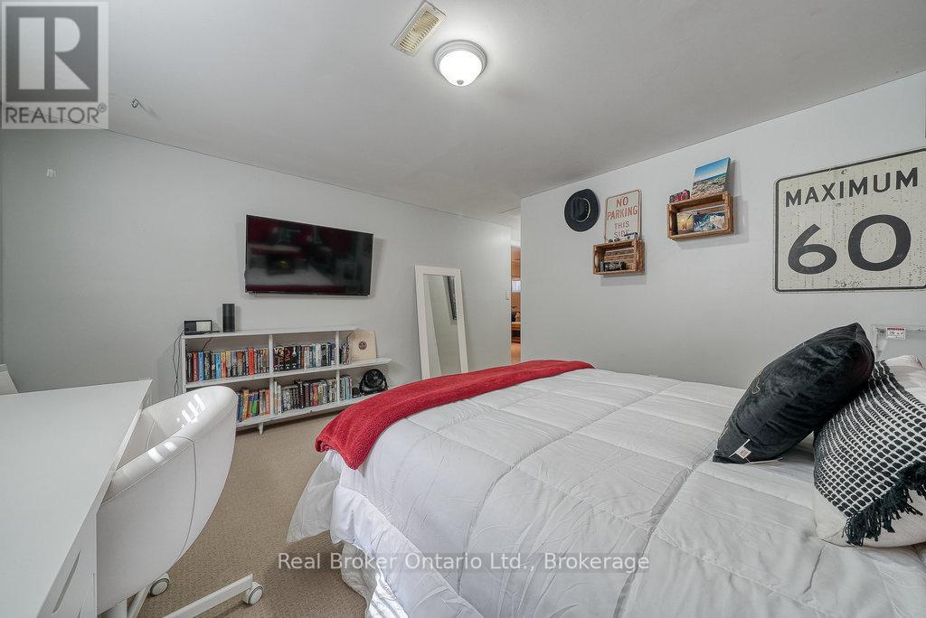 504 Crestwood Court, Woodstock (Woodstock - North), Ontario  N4T 1V3 - Photo 35 - X12786296