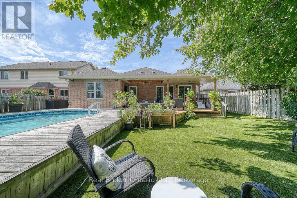 504 Crestwood Court, Woodstock (Woodstock - North), Ontario  N4T 1V3 - Photo 47 - X12786296