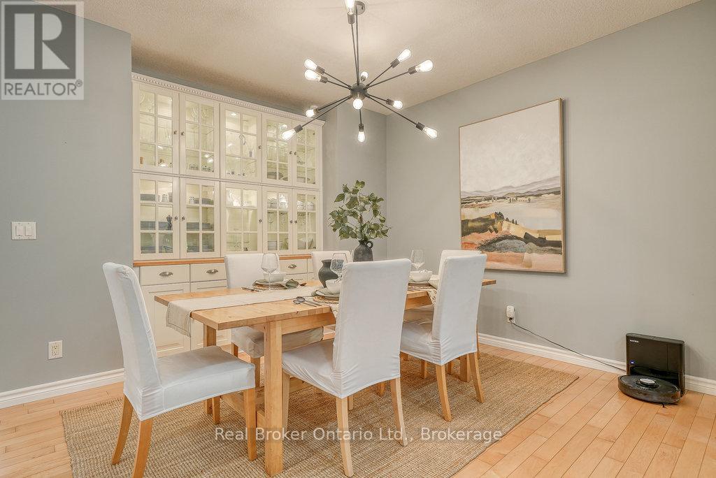 504 Crestwood Court, Woodstock (Woodstock - North), Ontario  N4T 1V3 - Photo 8 - X12786296