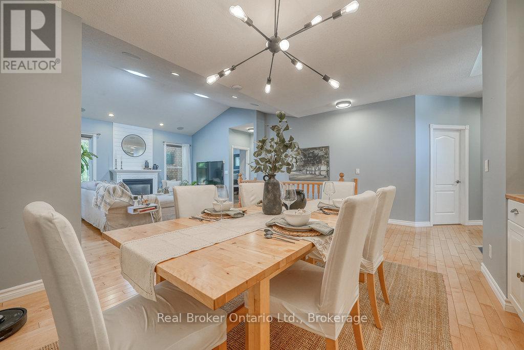 504 Crestwood Court, Woodstock (Woodstock - North), Ontario  N4T 1V3 - Photo 9 - X12786296