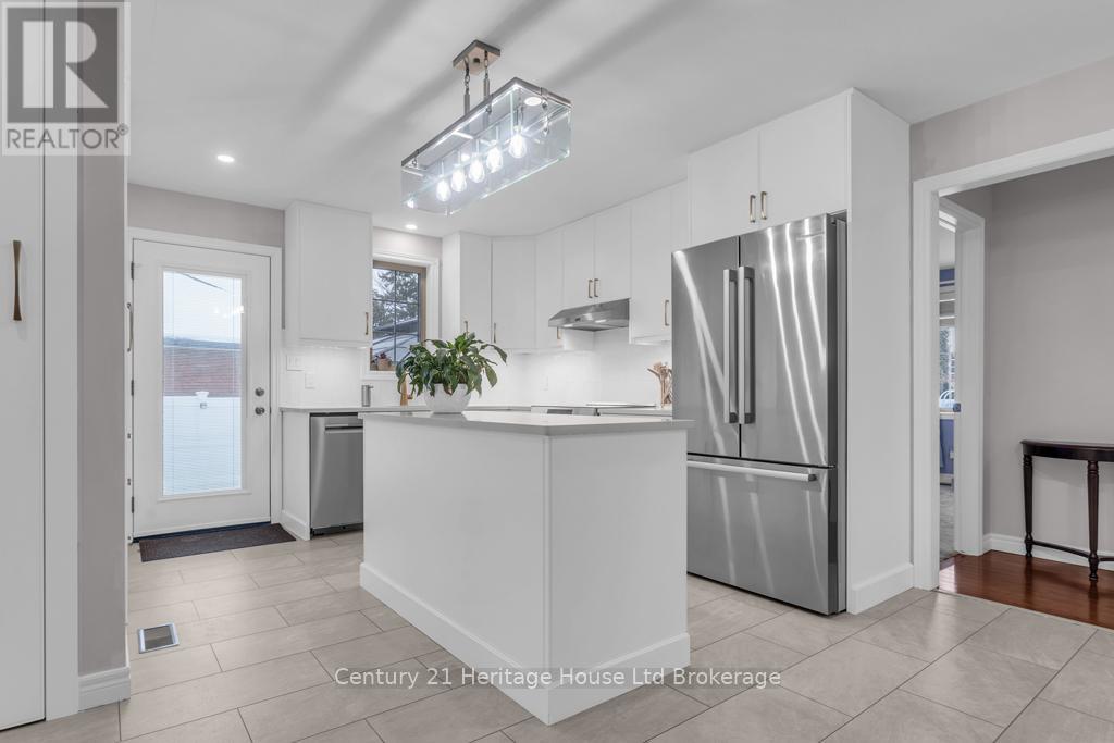 21 St Michaels Street, Norfolk (Delhi), Ontario  N4B 3C8 - Photo 11 - X12787250