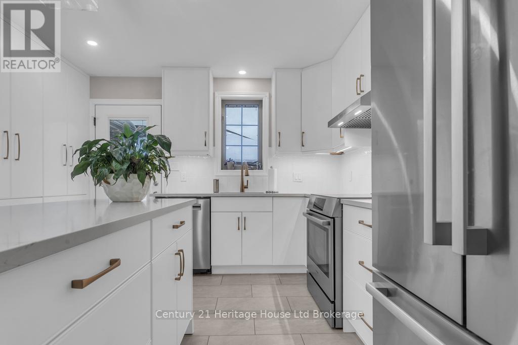 21 St Michaels Street, Norfolk (Delhi), Ontario  N4B 3C8 - Photo 7 - X12787250