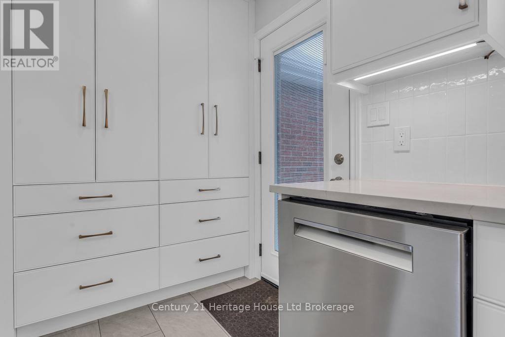 21 St Michaels Street, Norfolk (Delhi), Ontario  N4B 3C8 - Photo 9 - X12787250