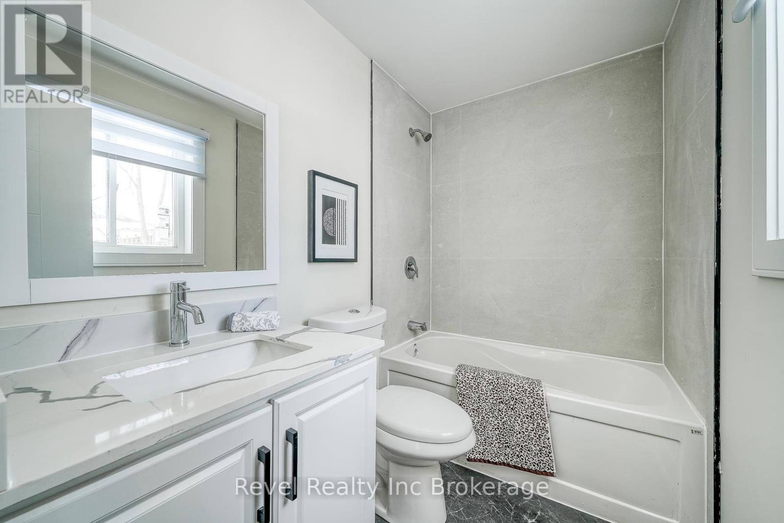 241 Charles Street W, Ingersoll (Ingersoll - South), Ontario  N5C 2M5 - Photo 12 - X12789150