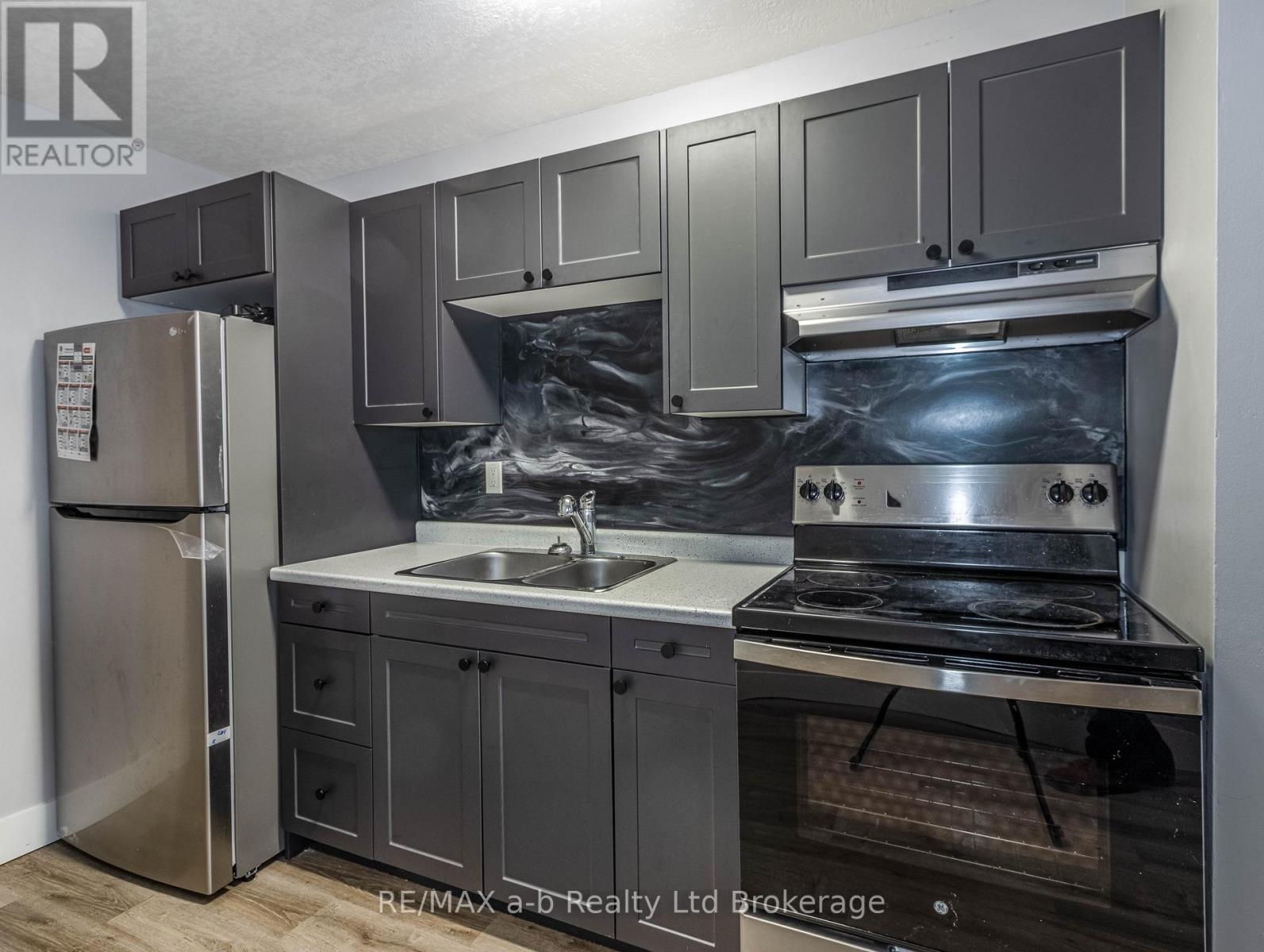 14 Victor Street, London South (South F), Ontario  N6C 1B7 - Photo 12 - X12789590