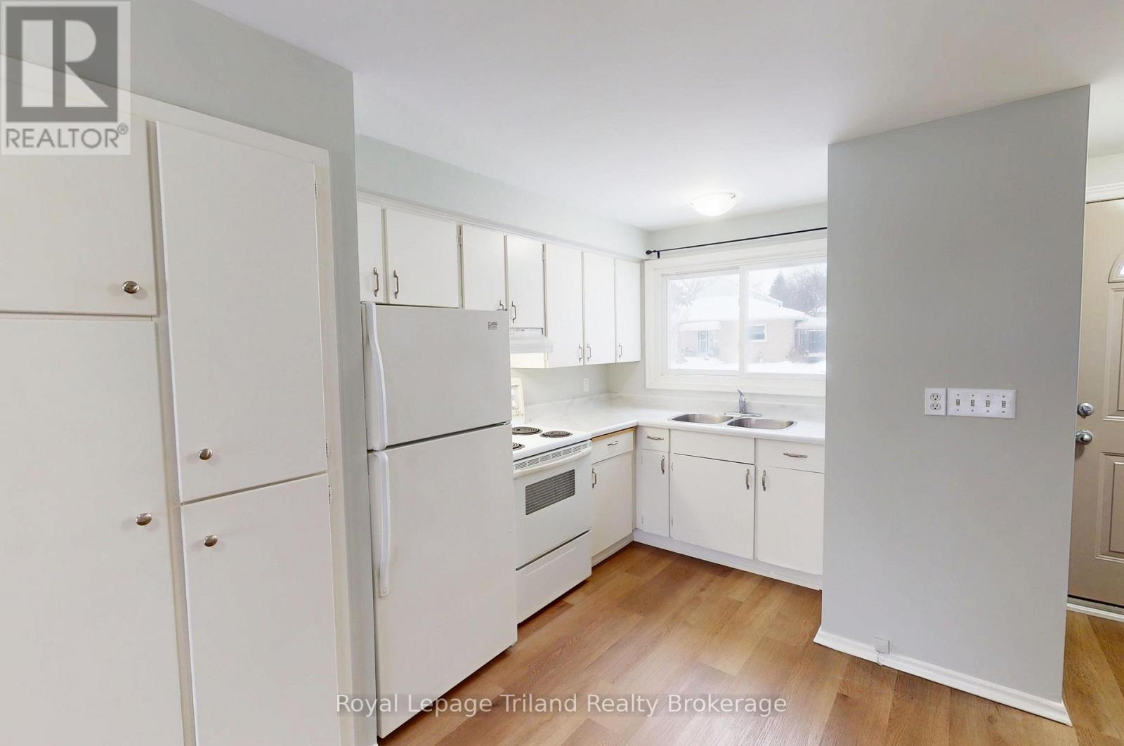 644 Brant Street, Woodstock (Woodstock - North), Ontario  N4S 5J8 - Photo 4 - X12793672