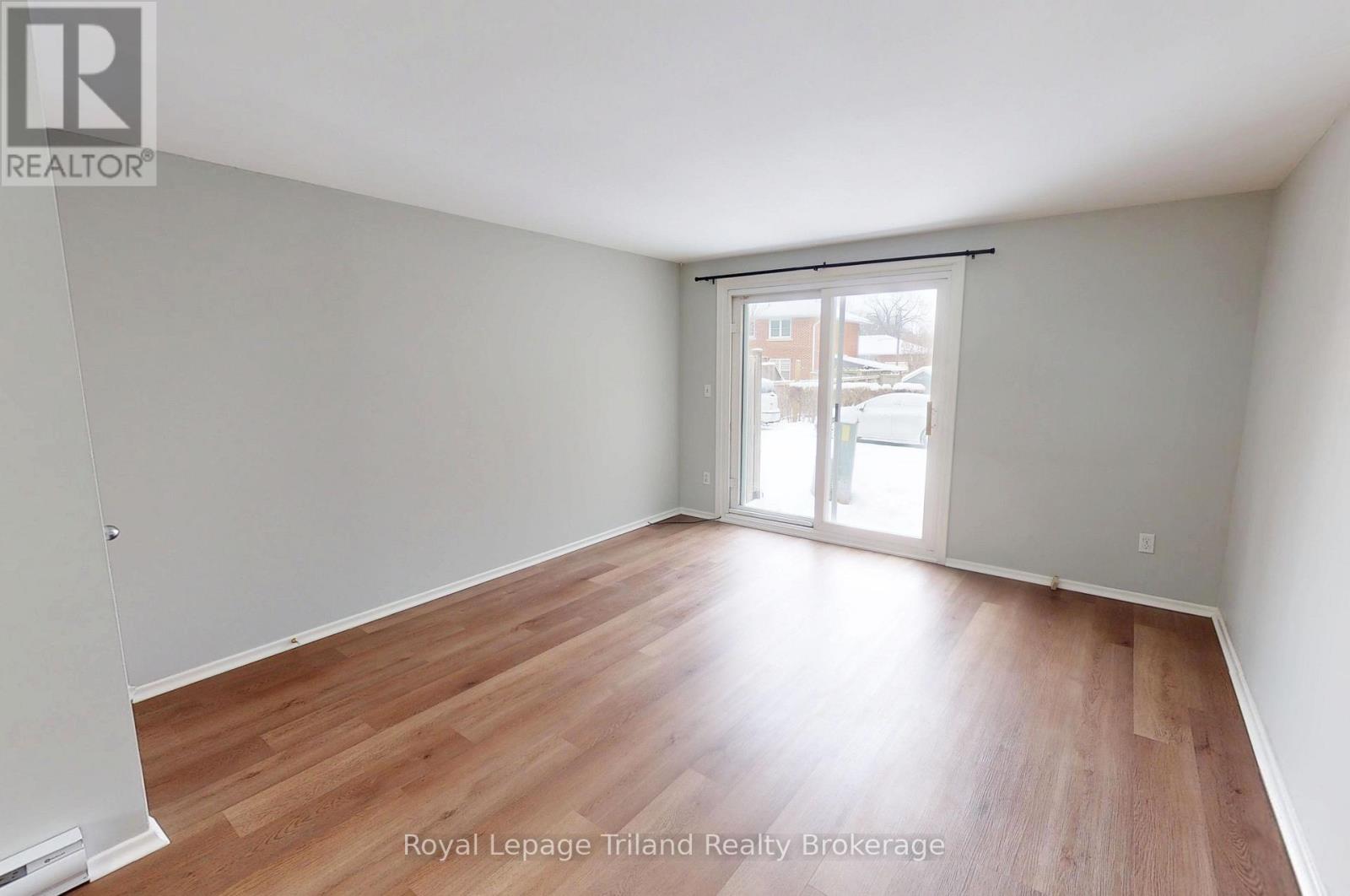 644 Brant Street, Woodstock (Woodstock - North), Ontario  N4S 5J8 - Photo 6 - X12793672