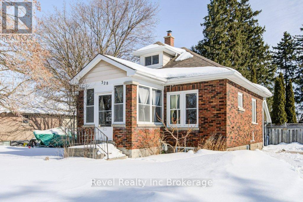 328 Clarke Street N, Woodstock (Woodstock - North), Ontario  N4S 7N1 - Photo 3 - X12793688