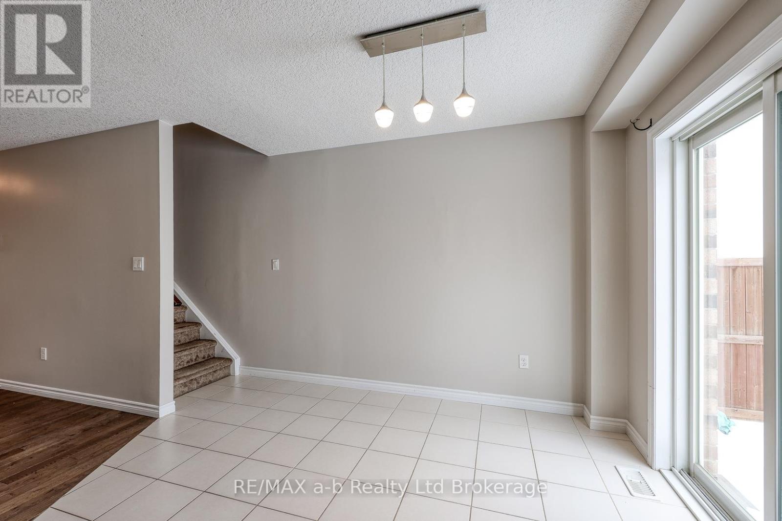 1160 Caen Avenue, Woodstock (Woodstock - North), Ontario  N4T 0G3 - Photo 10 - X12797480