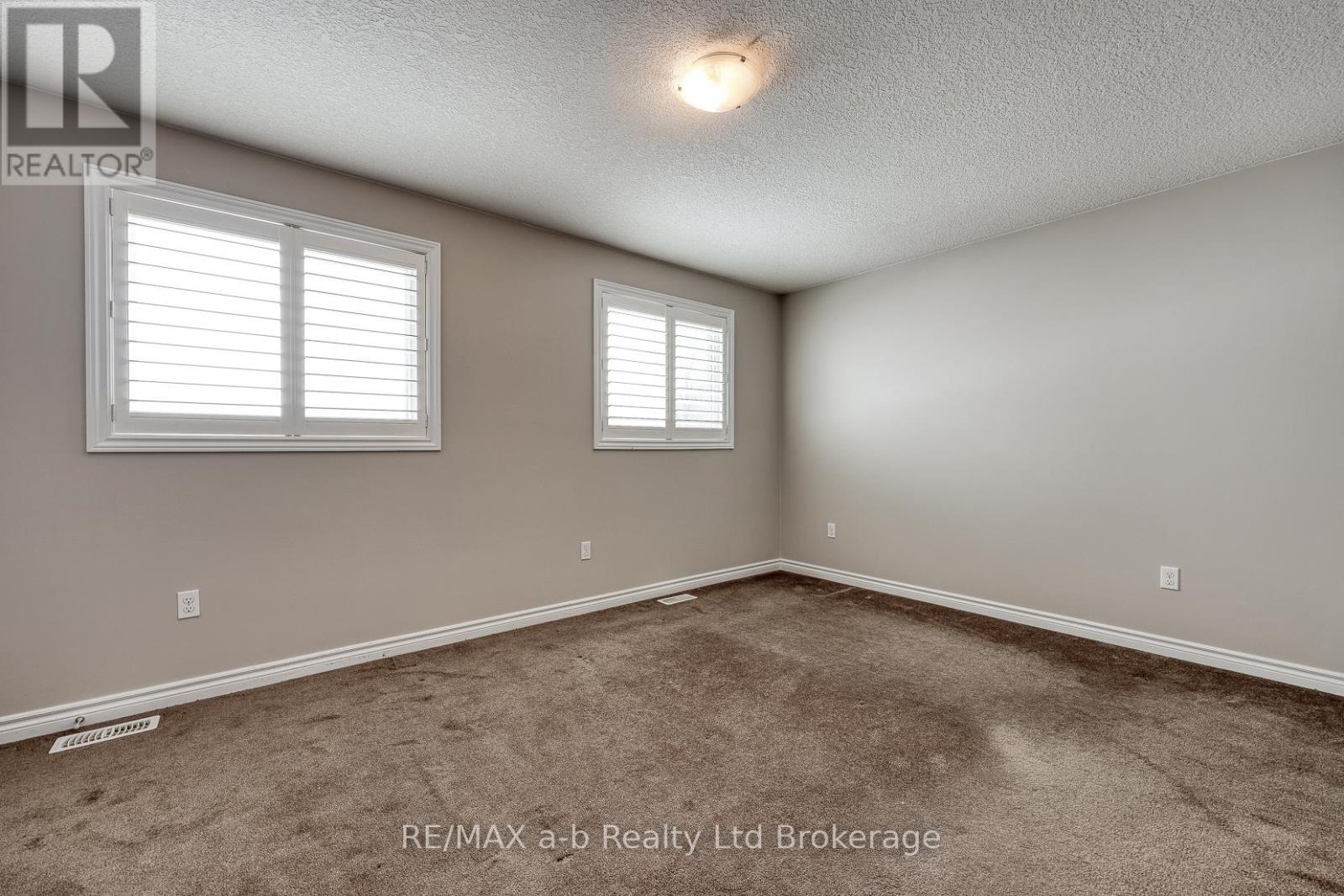 1160 Caen Avenue, Woodstock (Woodstock - North), Ontario  N4T 0G3 - Photo 13 - X12797480