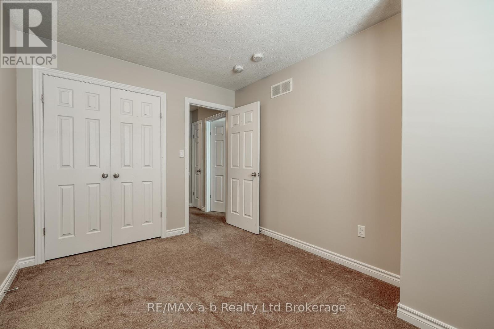 1160 Caen Avenue, Woodstock (Woodstock - North), Ontario  N4T 0G3 - Photo 17 - X12797480