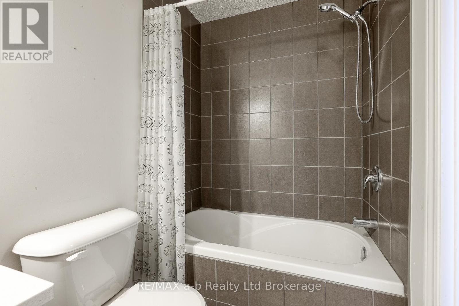 1160 Caen Avenue, Woodstock (Woodstock - North), Ontario  N4T 0G3 - Photo 19 - X12797480