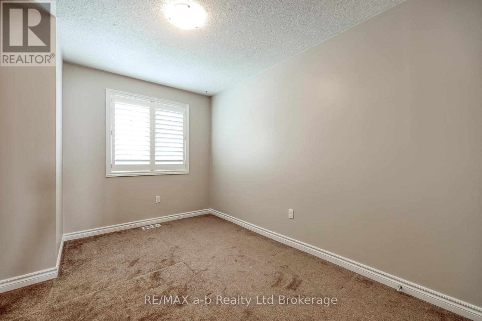 1160 Caen Avenue, Woodstock (Woodstock - North), Ontario  N4T 0G3 - Photo 21 - X12797480