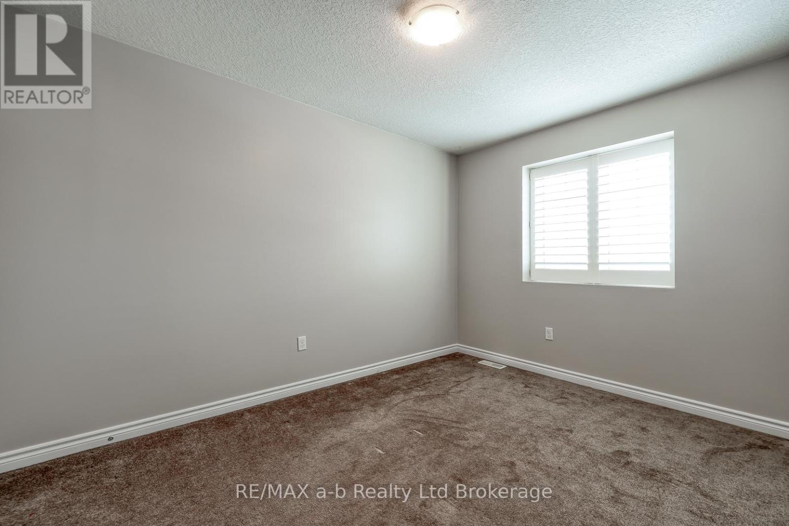 1160 Caen Avenue, Woodstock (Woodstock - North), Ontario  N4T 0G3 - Photo 23 - X12797480