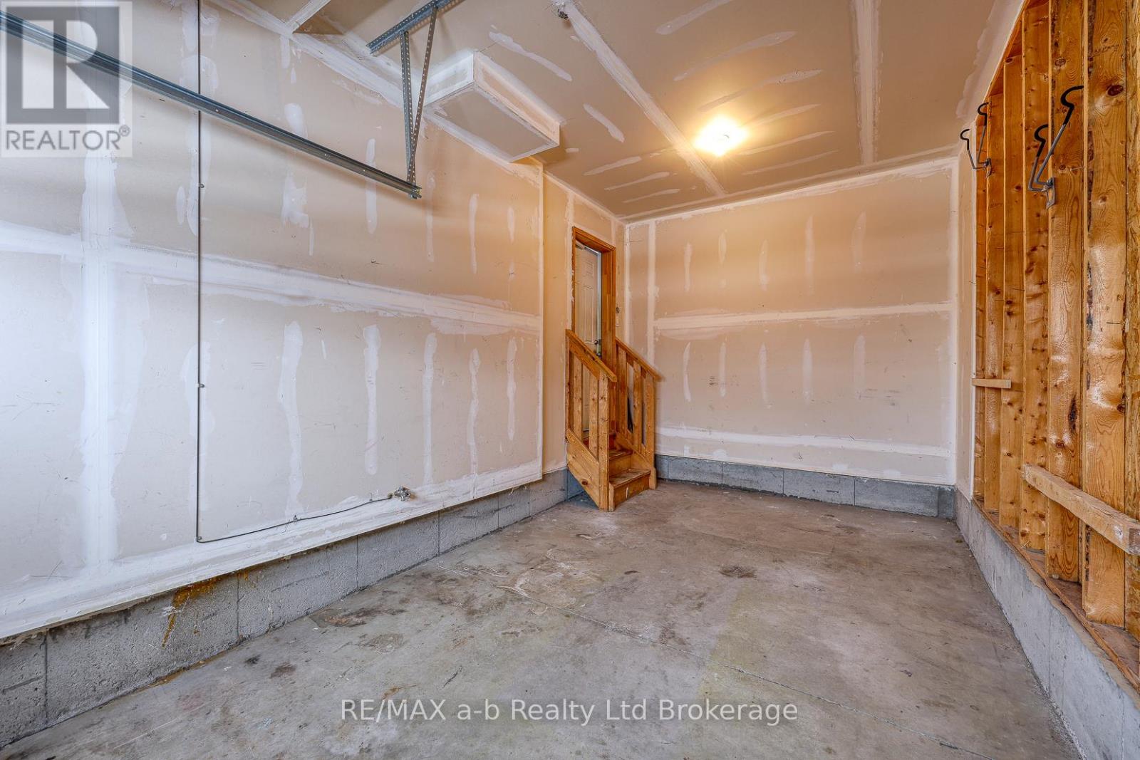 1160 Caen Avenue, Woodstock (Woodstock - North), Ontario  N4T 0G3 - Photo 30 - X12797480