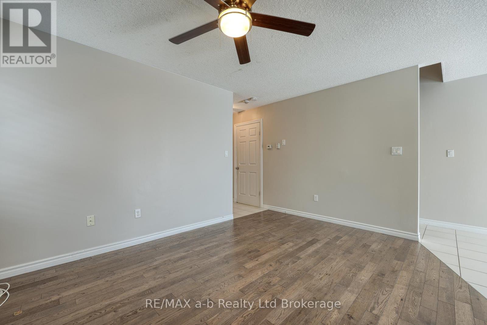 1160 Caen Avenue, Woodstock (Woodstock - North), Ontario  N4T 0G3 - Photo 4 - X12797480