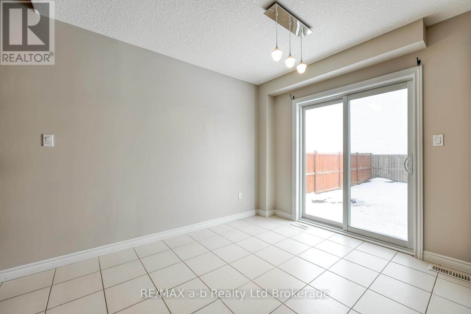 1160 Caen Avenue, Woodstock (Woodstock - North), Ontario  N4T 0G3 - Photo 5 - X12797480