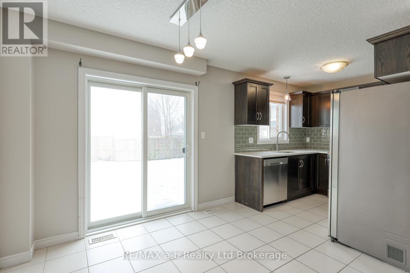 1160 Caen Avenue, Woodstock (Woodstock - North), Ontario  N4T 0G3 - Photo 6 - X12797480