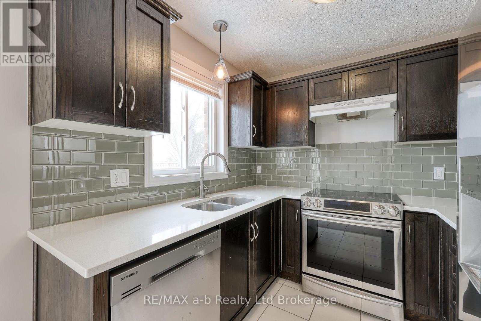 1160 Caen Avenue, Woodstock (Woodstock - North), Ontario  N4T 0G3 - Photo 7 - X12797480