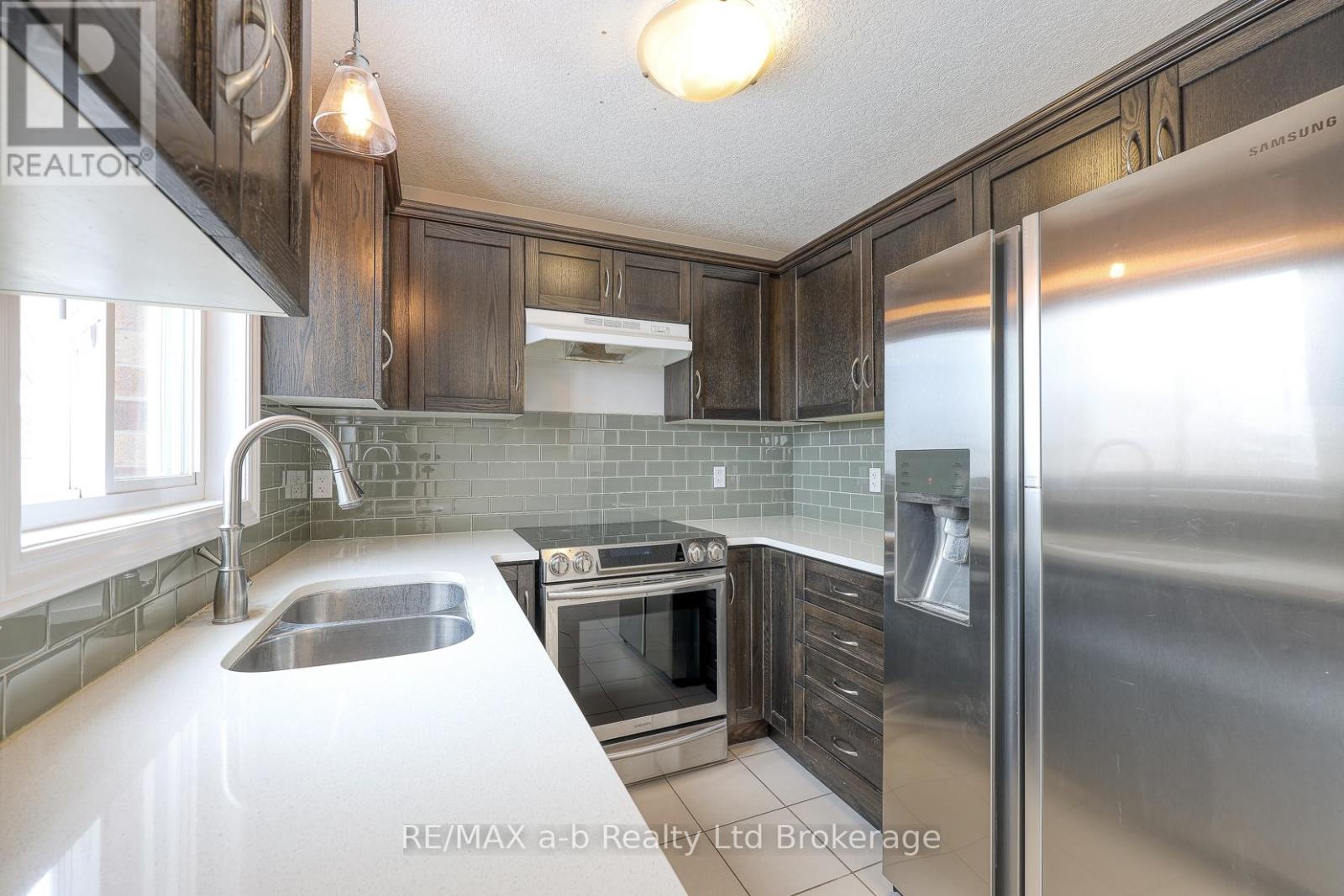 1160 Caen Avenue, Woodstock (Woodstock - North), Ontario  N4T 0G3 - Photo 8 - X12797480