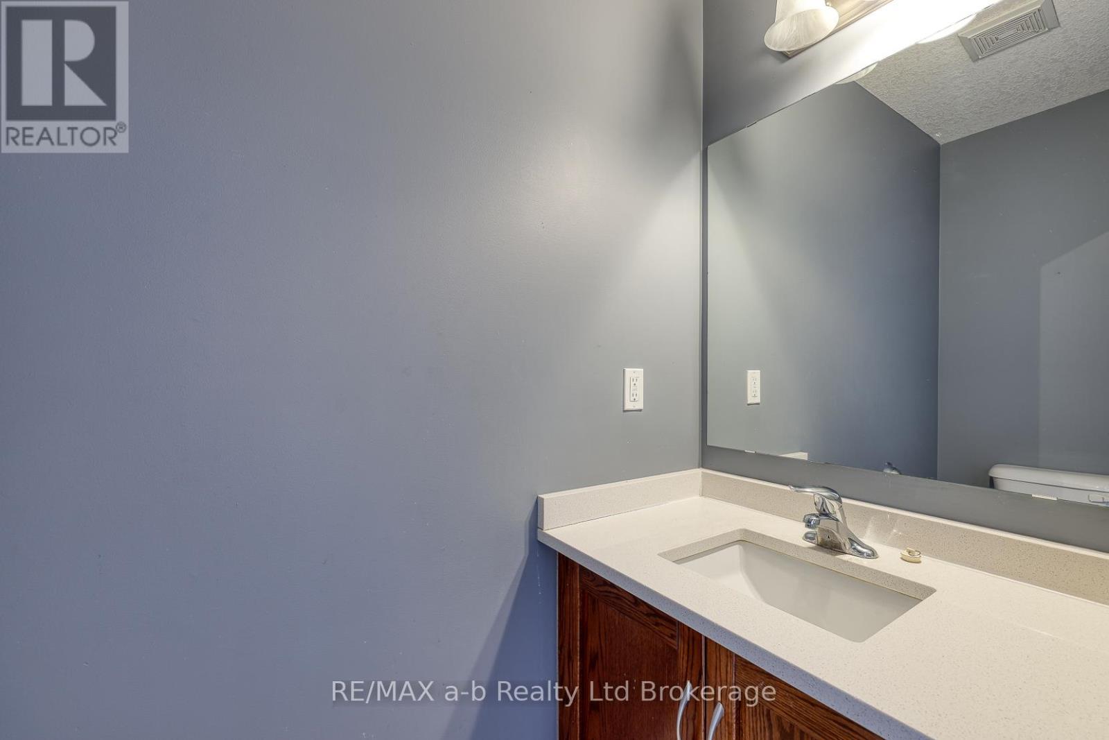 1160 Caen Avenue, Woodstock (Woodstock - North), Ontario  N4T 0G3 - Photo 9 - X12797480