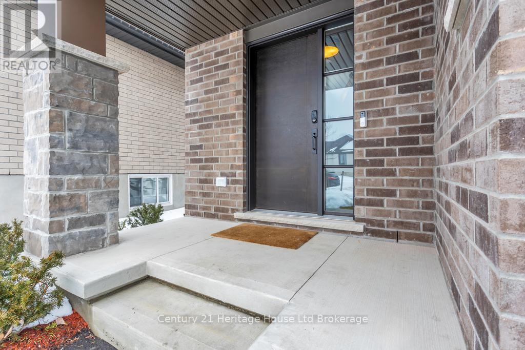 33 Martin Street, Tillsonburg, Ontario  N4G 0K3 - Photo 3 - X12797738