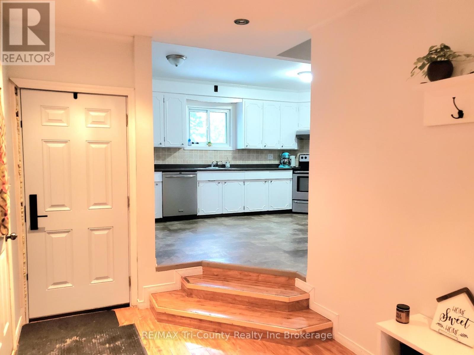 52 North Street W, Tillsonburg, Ontario  N4G 1C1 - Photo 2 - X12800106