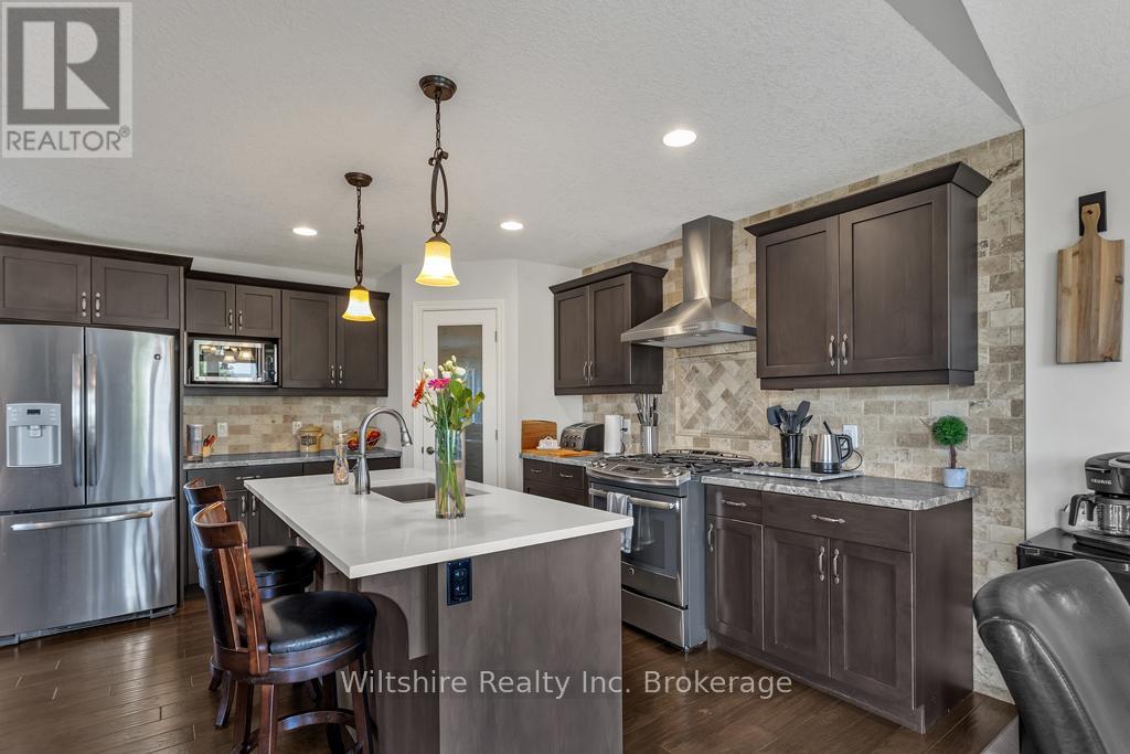 335 Talbot Street, Norfolk (Courtland), Ontario  N0J 1E0 - Photo 11 - X12802920