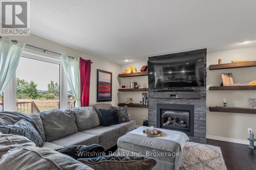 335 Talbot Street, Norfolk (Courtland), Ontario  N0J 1E0 - Photo 6 - X12802920