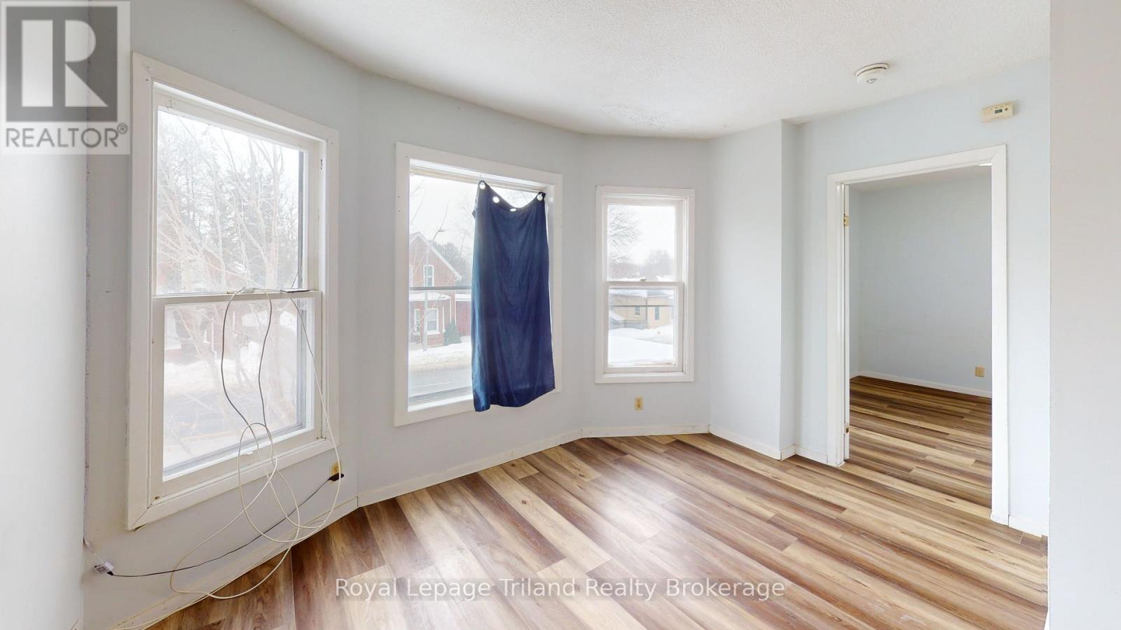 4 - 747 Dundas Street, Woodstock (Woodstock - North), Ontario  N4S 1E8 - Photo 4 - X12808538