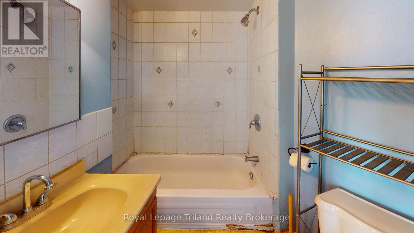 4 - 747 Dundas Street, Woodstock (Woodstock - North), Ontario  N4S 1E8 - Photo 7 - X12808538