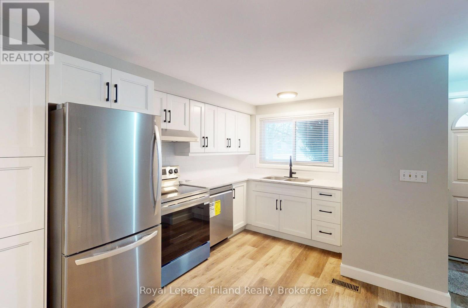 653 Northdale Drive, Woodstock (Woodstock - North), Ontario  N4S 5J8 - Photo 3 - X12809028