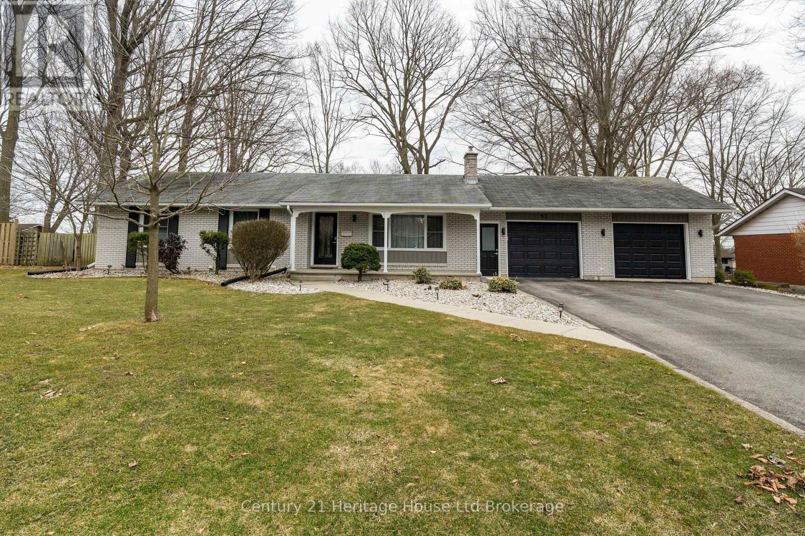 93 James Avenue, Tillsonburg, Ontario  N4G 1A7 - Photo 2 - X12812528