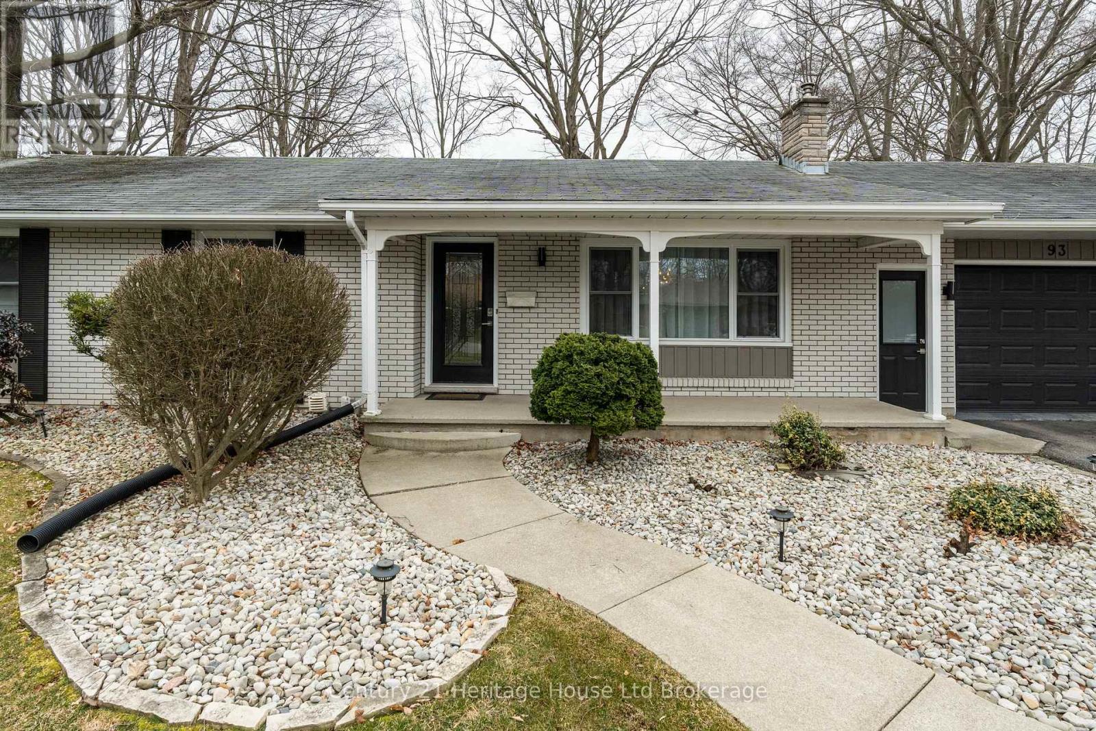 93 James Avenue, Tillsonburg, Ontario  N4G 1A7 - Photo 3 - X12812528