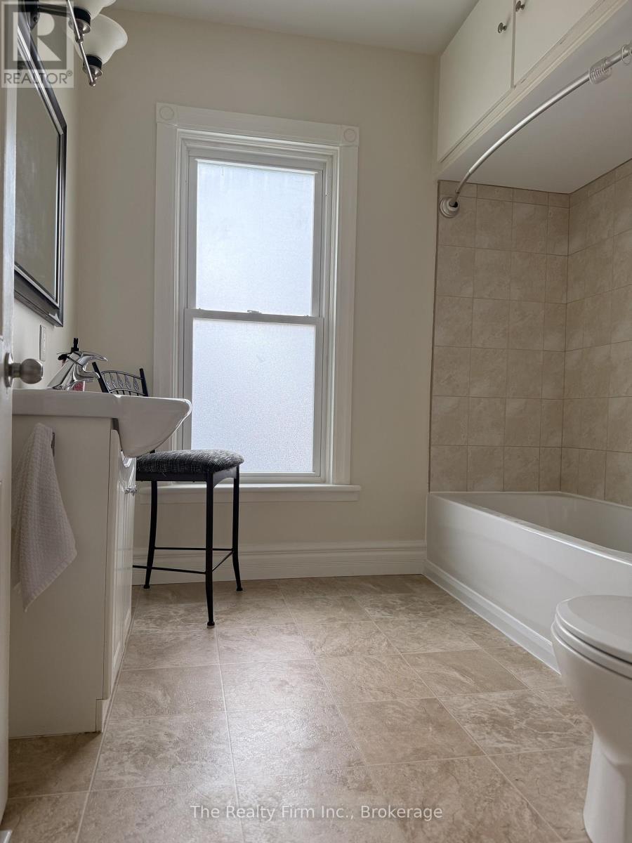 Upper Level - 279 Admiral Street, Woodstock (Woodstock - North), Ontario  N4S 5A3 - Photo 18 - X12813322