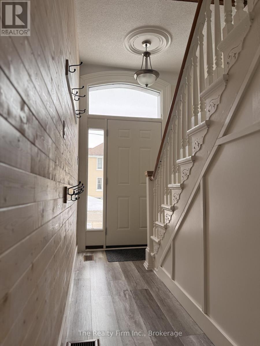 Upper Level - 279 Admiral Street, Woodstock (Woodstock - North), Ontario  N4S 5A3 - Photo 2 - X12813322