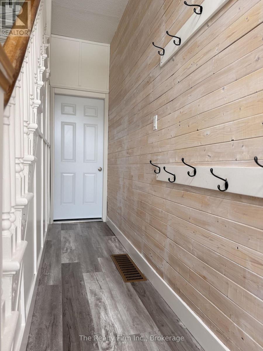 Upper Level - 279 Admiral Street, Woodstock (Woodstock - North), Ontario  N4S 5A3 - Photo 3 - X12813322