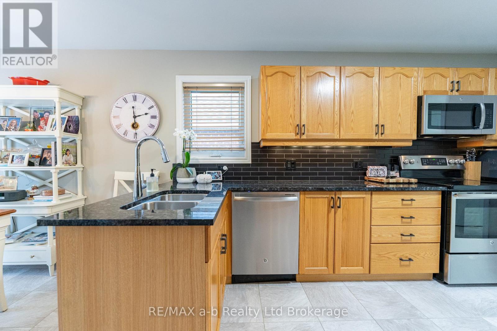 90 Weston Drive, Tillsonburg, Ontario  N4G 5W9 - Photo 13 - X12813354