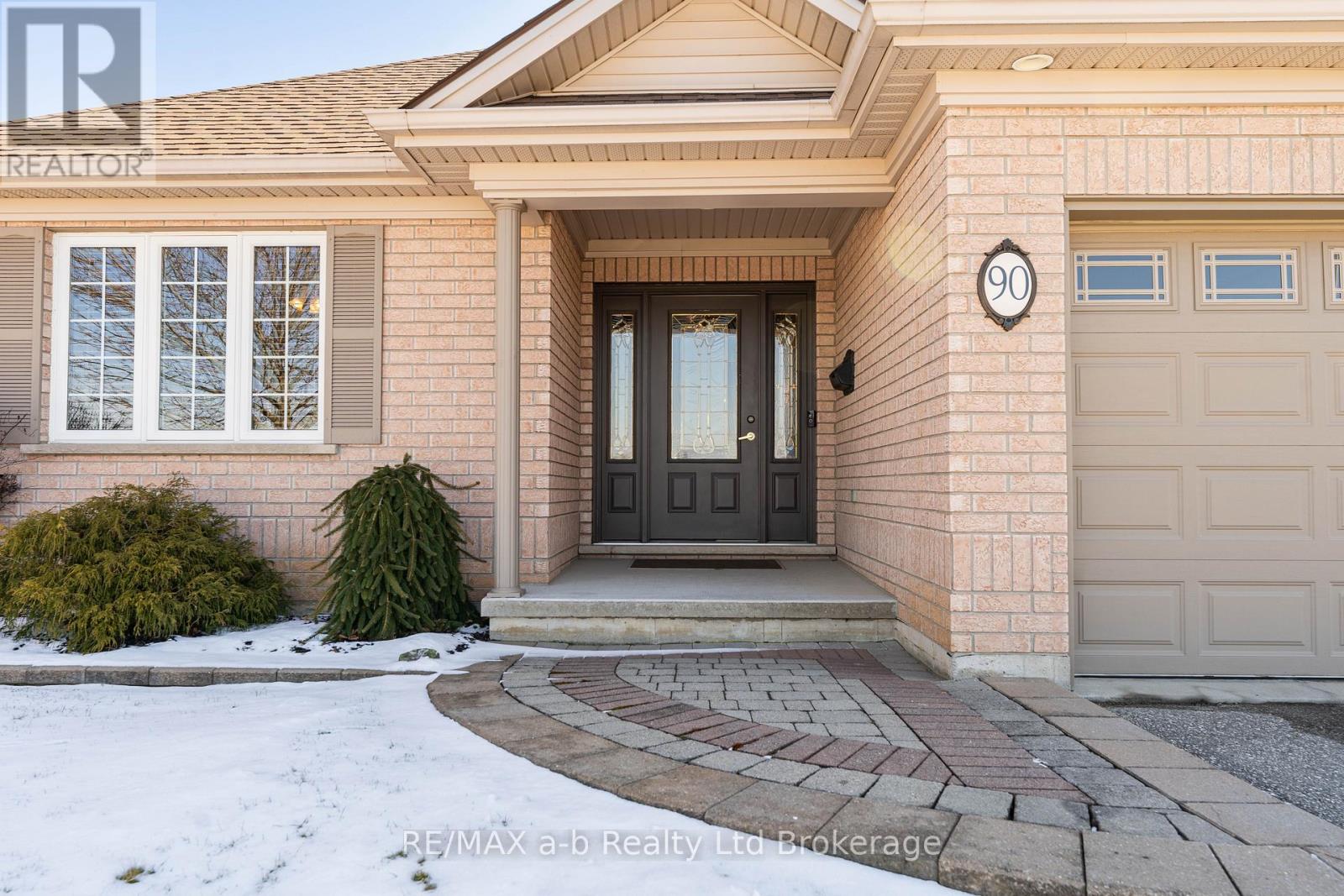 90 Weston Drive, Tillsonburg, Ontario  N4G 5W9 - Photo 2 - X12813354