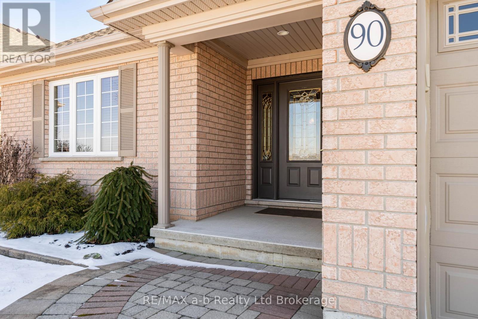 90 Weston Drive, Tillsonburg, Ontario  N4G 5W9 - Photo 3 - X12813354