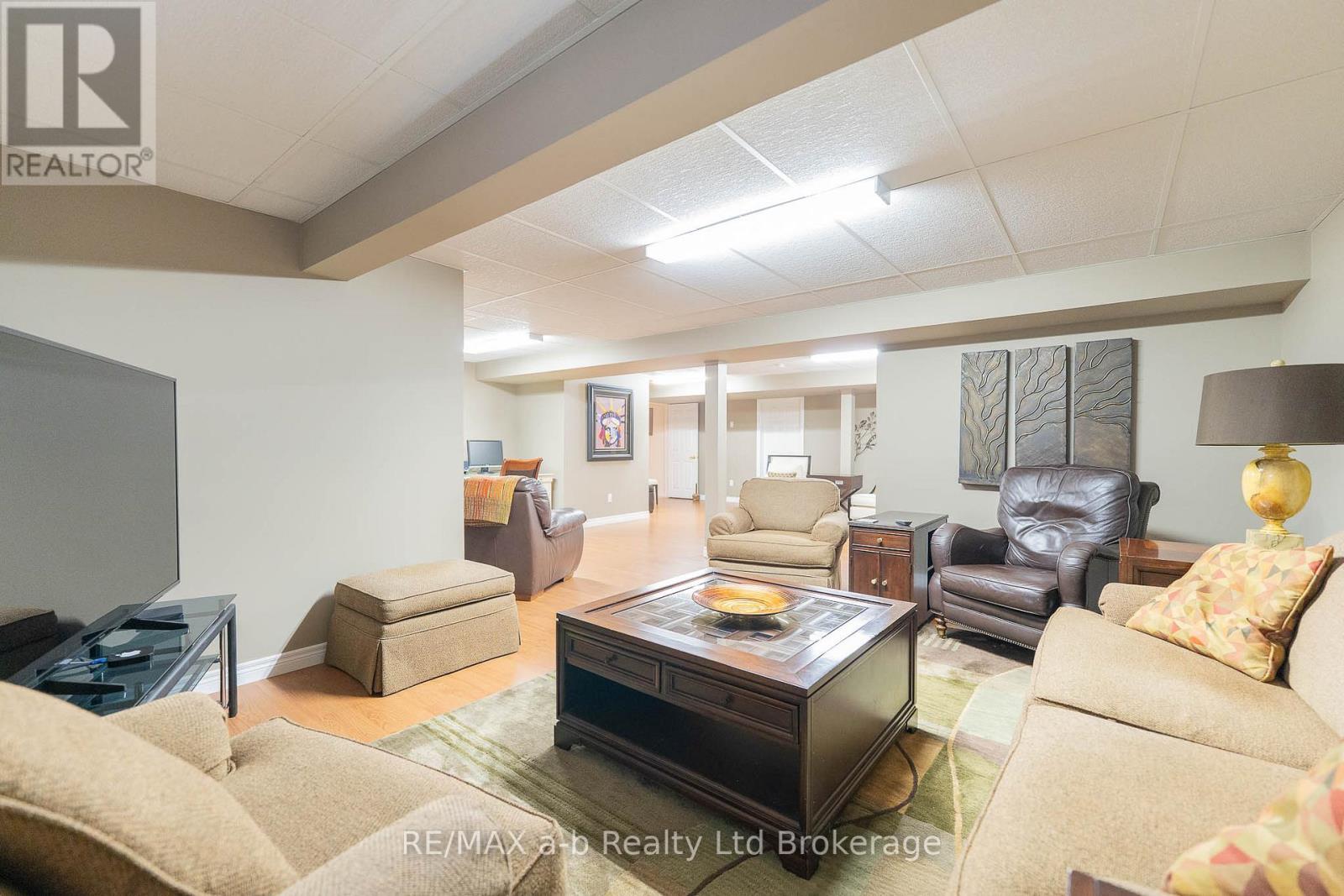 90 Weston Drive, Tillsonburg, Ontario  N4G 5W9 - Photo 37 - X12813354