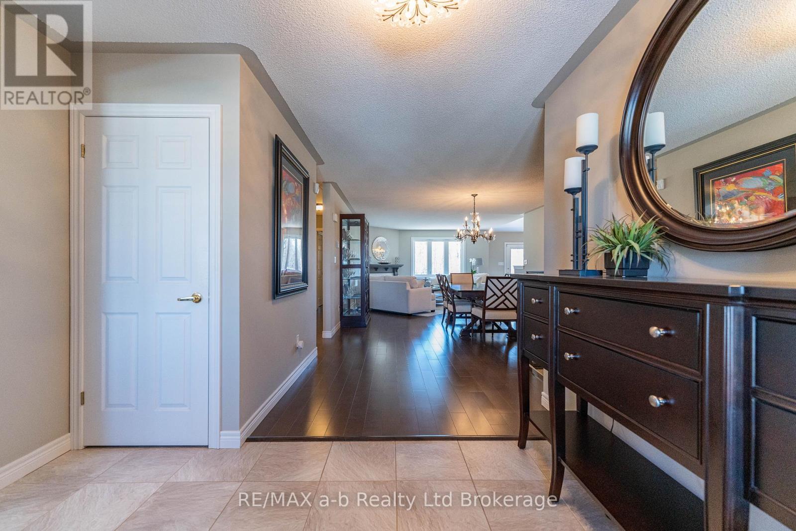 90 Weston Drive, Tillsonburg, Ontario  N4G 5W9 - Photo 5 - X12813354