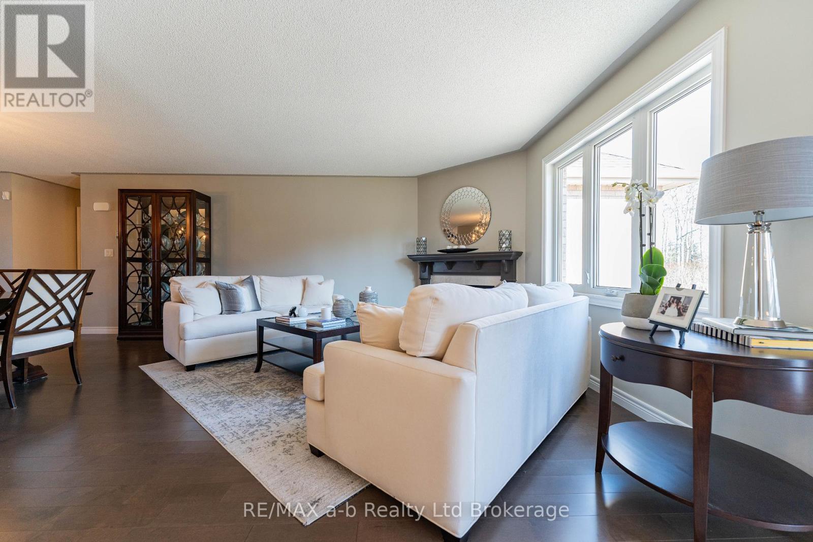 90 Weston Drive, Tillsonburg, Ontario  N4G 5W9 - Photo 7 - X12813354