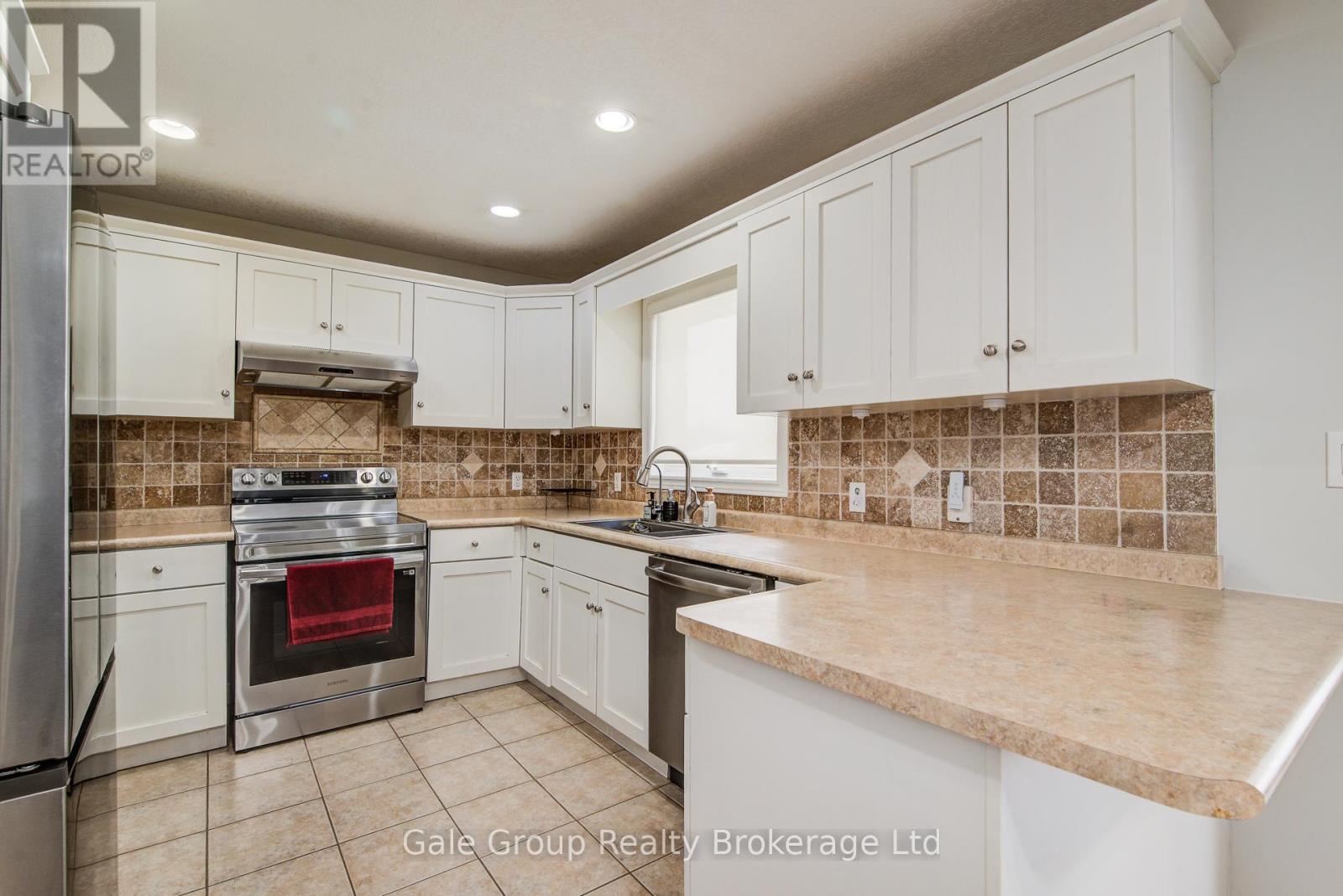 127 Falcon Drive, Woodstock (Woodstock - North), Ontario  N4T 1V5 - Photo 7 - X12814164