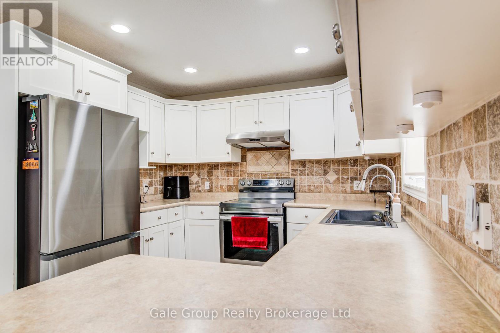 127 Falcon Drive, Woodstock (Woodstock - North), Ontario  N4T 1V5 - Photo 8 - X12814164