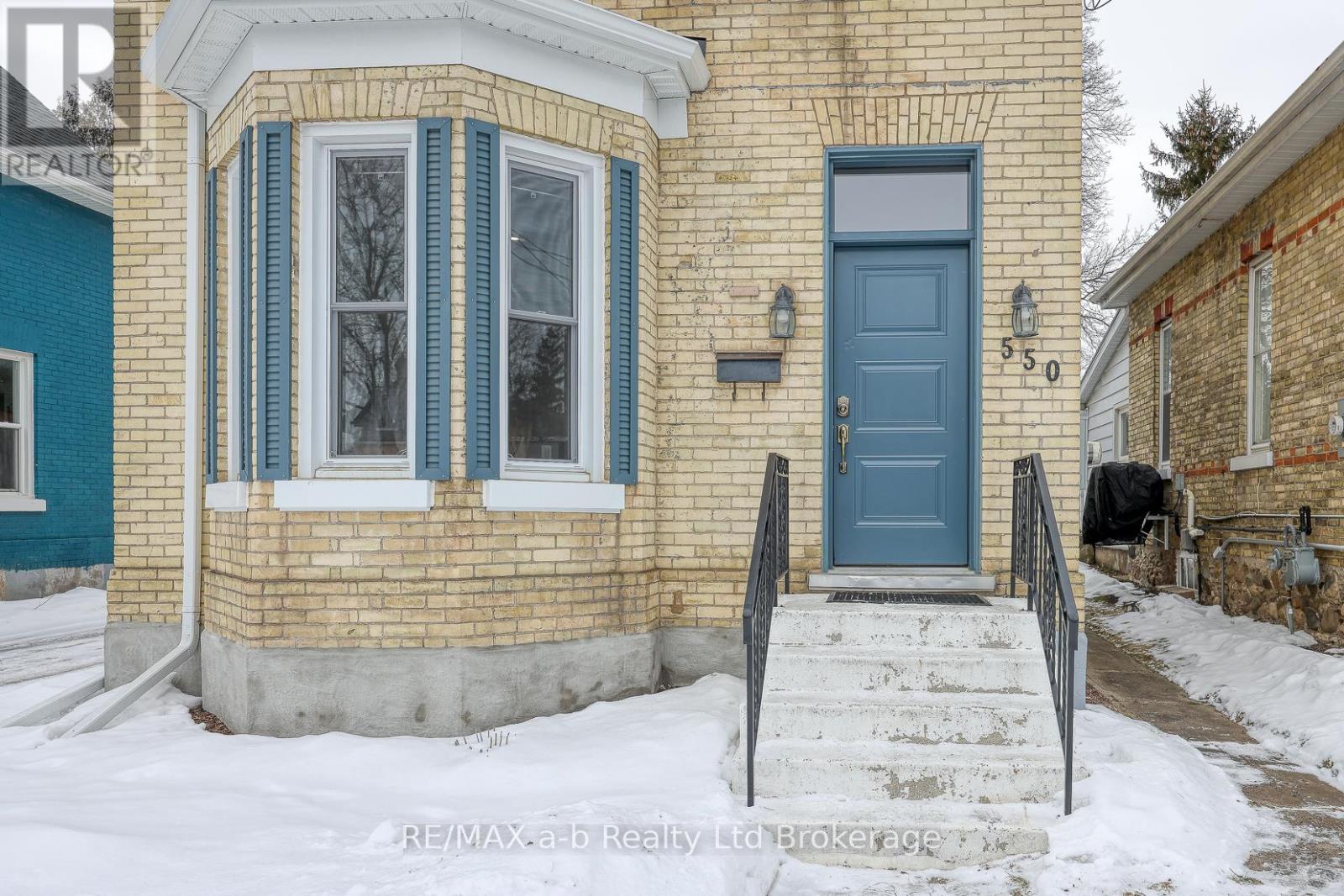 550 Mary Street, Woodstock (Woodstock - North), Ontario  N4S 4S9 - Photo 2 - X12817906