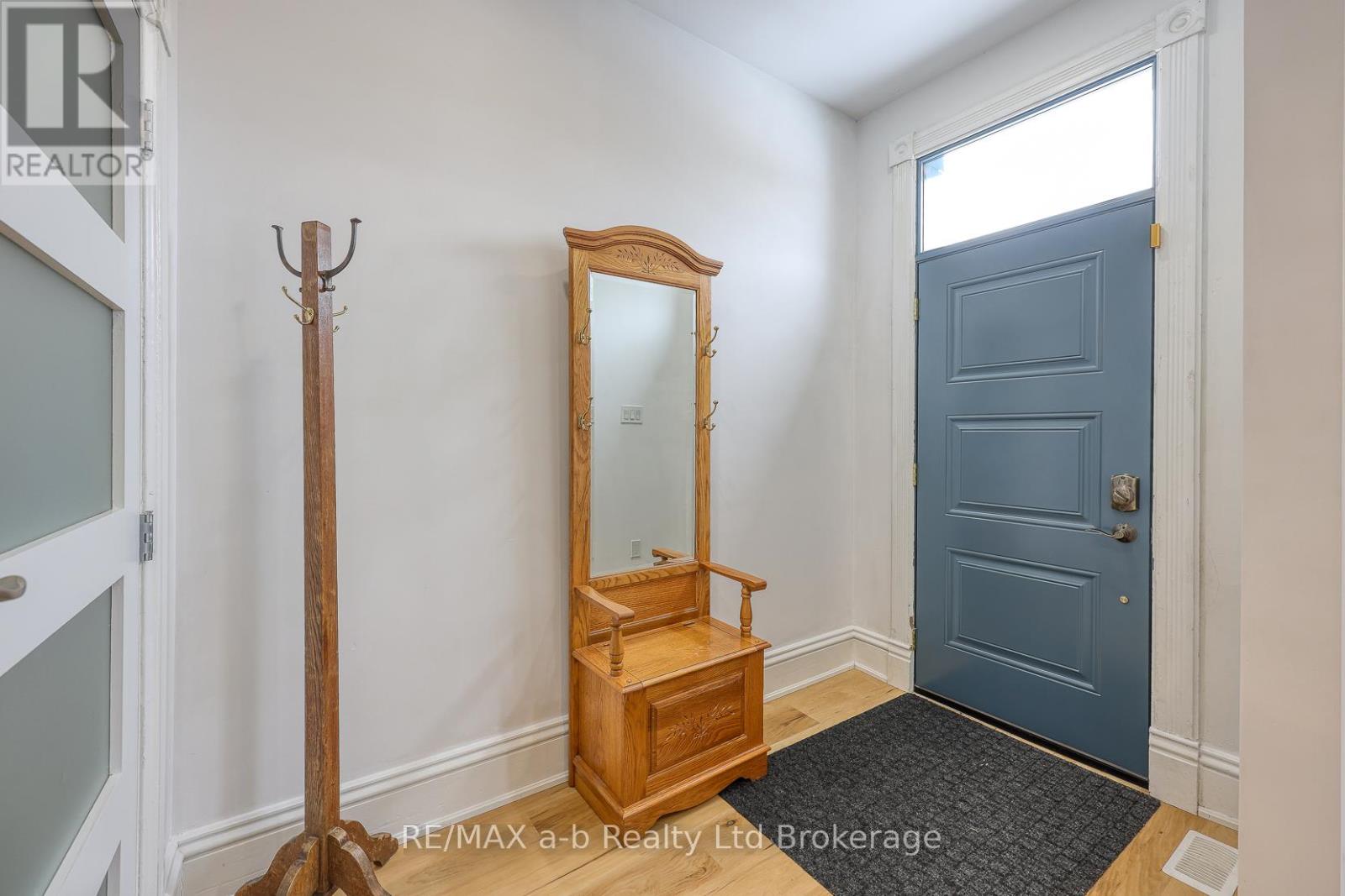 550 Mary Street, Woodstock (Woodstock - North), Ontario  N4S 4S9 - Photo 3 - X12817906