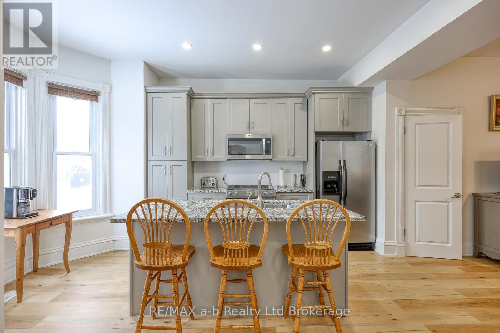 550 Mary Street, Woodstock (Woodstock - North), Ontario  N4S 4S9 - Photo 4 - X12817906