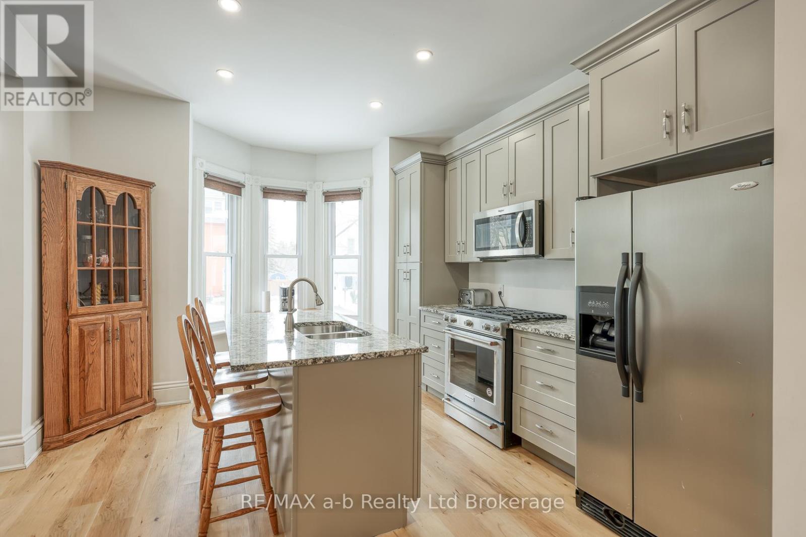 550 Mary Street, Woodstock (Woodstock - North), Ontario  N4S 4S9 - Photo 5 - X12817906